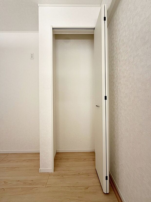 【パントリー】 まとめ買いしても安心なパントリー付きキッチン!