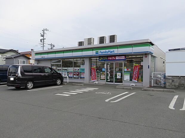 ファミリーマート豊橋緑ヶ丘店（310m）