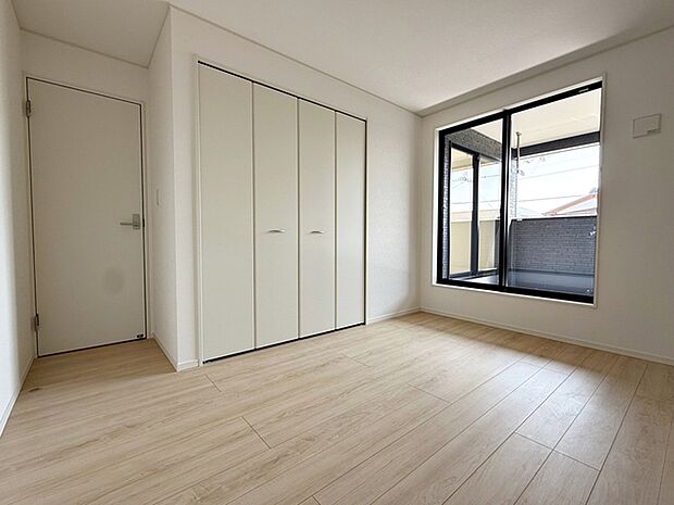 【洋室6.5帖】 お子様の一人部屋に最適な居室です。クローゼット付きで自然とお片付けできる環境に!