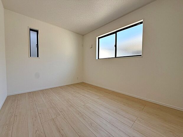 【洋室6帖】 お子様にとっての初めての「自分の部屋」。学習机やベッドの配置もラクラクです。 