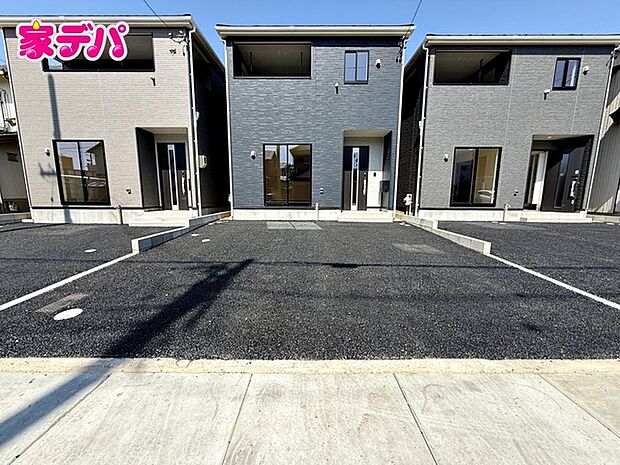 駐車スペースは2台分を確保!並列駐車が可能で車の出し入れもしやすく、運転の苦手な方にも安心です