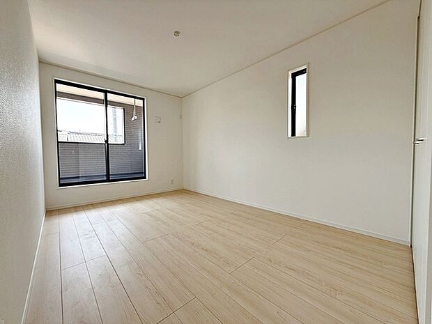 【洋室7.2帖】 ご夫婦の寝室に最適な居室です。家事やお仕事にお疲れなパパ・ママがゆっくり過ごせる空間です 