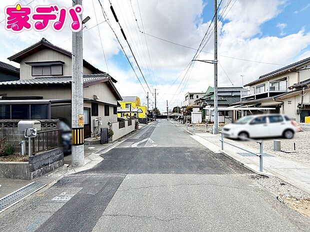 前面道路も広く車通りも少ないので、運転が苦手な方でも自分のペースで駐車ができます 