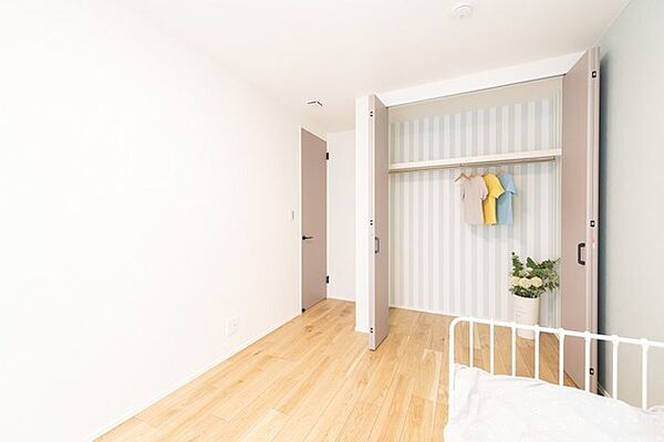 家族構成に応じて子供部屋としても利用可能な居室です