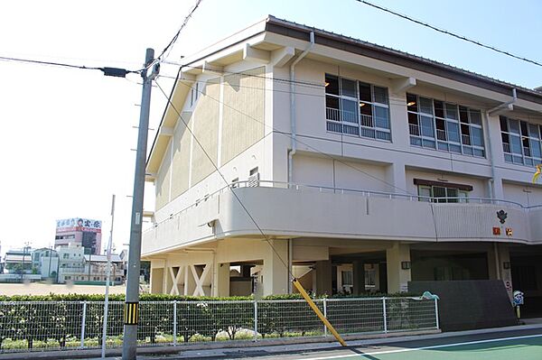 松山小学校（900m）