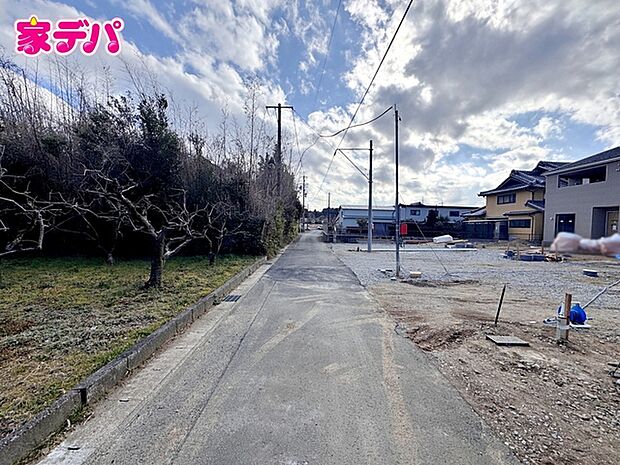 静かな住宅街で、車の出入りもスムーズです。