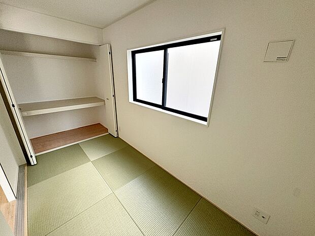 【和室4帖】 リビングと続き間の和室は落ち着きますね。ゆったりとした時間を過ごせます。