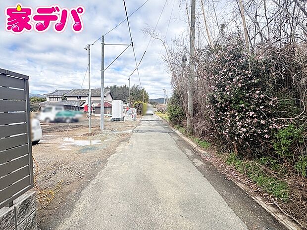 静かな住宅街で、車の出入りもスムーズです。