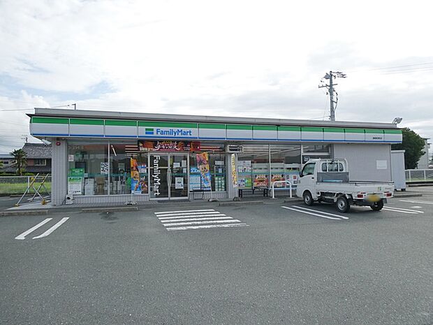ファミリーマート豊橋賀茂町店（1950m）