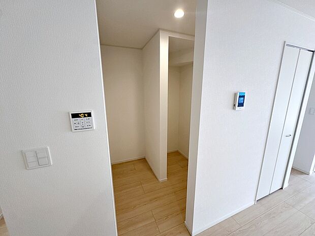 【パントリー2帖】 食品や飲料のほか、日常使う頻度の少ない調理器具や食品類をストックできる広々パントリー!