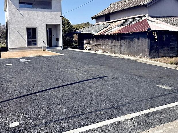 駐車場は2台分を確保、並列で駐車できます。 