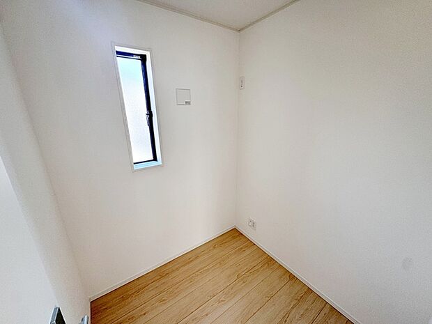 【テレワークルーム2帖】 テレワークルーム、アイロンがけなどの作業部屋、納戸として活用することもおすすめです