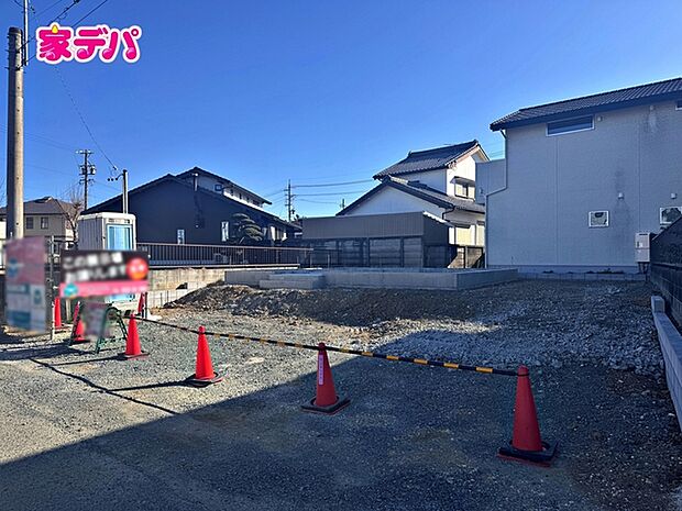 基礎工事中です。ご見学希望のお客様につきましては同型同仕様の物件にご案内いたします