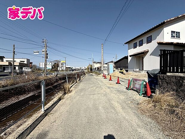 前面道路:北西側約3.7m幅