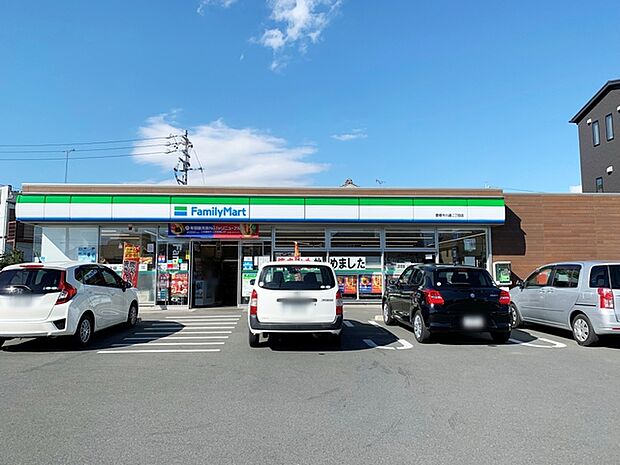 ファミリーマート豊橋牛川通二丁目店（870m）