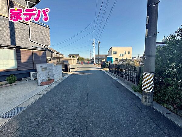 前面道路も広く車通りも少ないので、運転が苦手な方でも自分のペースで駐車ができます！
