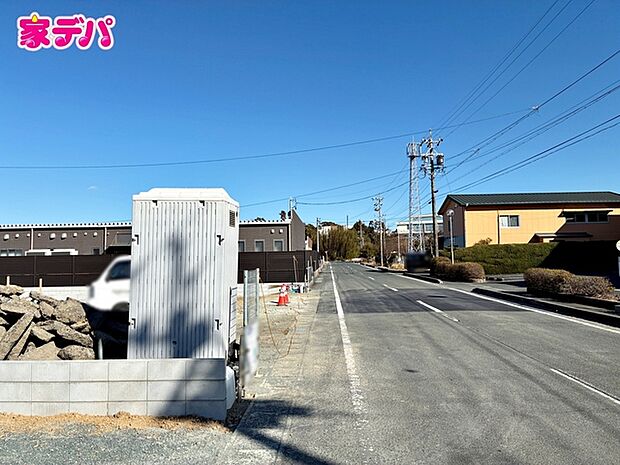 前面道路：南東側約9.3ｍ幅