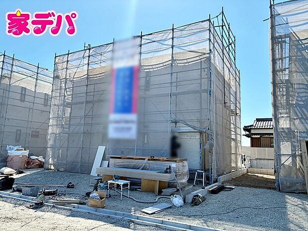 【2号棟】上棟しました! ・3LDK+タタミコーナー3帖 ・LDK18帖 ・2部屋からアクセスできるバルコニー ・全居室収納完備 ・防犯カメラ ・並列駐車場3台可