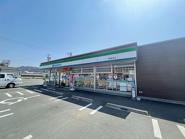 ファミリーマート田原福江町店(660m)