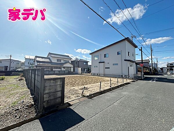バス停まで徒歩2分と近く、通勤・通学にも便利な立地です