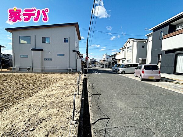 前面道路：北側約6.1ｍ幅