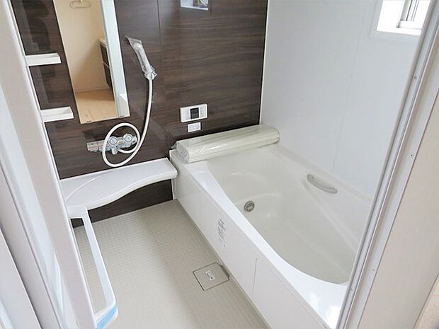 【施工例】ゆったり入れる浴槽、一日の疲れを癒してくれるくつろぎのバスタイムを… 