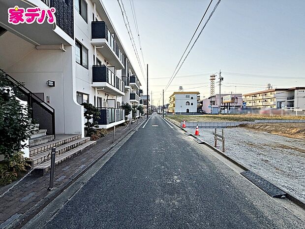 前面道路も広く車通りも少ないので、運転が苦手な方でも自分のペースで駐車ができます