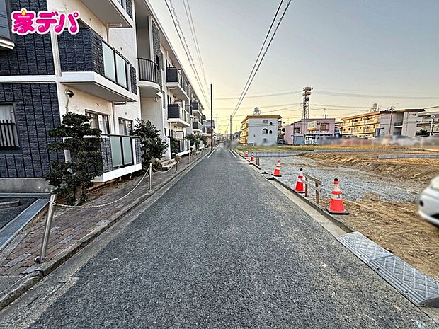 前面道路も広く車通りも少ないので、運転が苦手な方でも自分のペースで駐車ができます