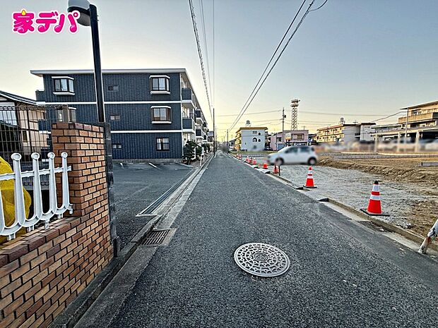 前面道路も広く車通りも少ないので、運転が苦手な方でも自分のペースで駐車ができます