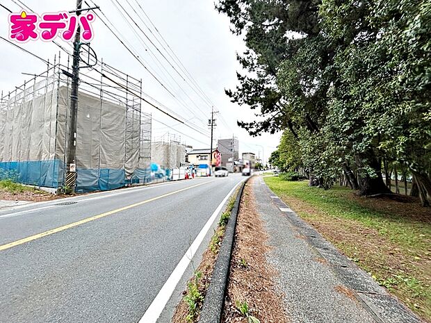 前面道路：西側約10ｍ幅