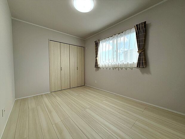 【洋室6帖】 お子様の一人部屋に最適な居室です。クローゼット付きで自然とお片付けできる環境に!