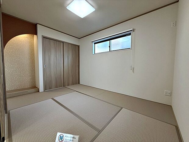 【和室6.3帖】 リビングとつながる畳敷きのお部屋は来客時の使用や、ちょっと疲れた時にお昼寝できるのも嬉しいですね！ 