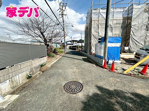 静かな住宅街で、車の出入りもスムーズです。