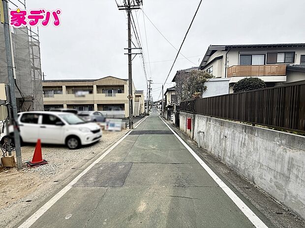 静かな住宅街で、車の出入りもスムーズです。