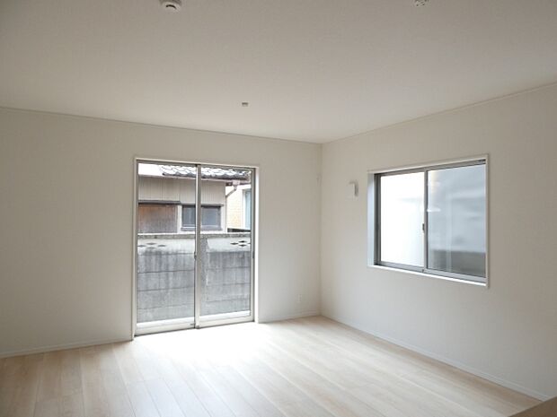 【施工例】温かみのあるナチュラルテイストのLDK。ダイニングセットを置いてもゆとりがあります!