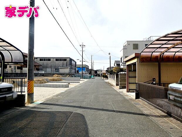 静かな住宅街で、車の出入りもスムーズです。