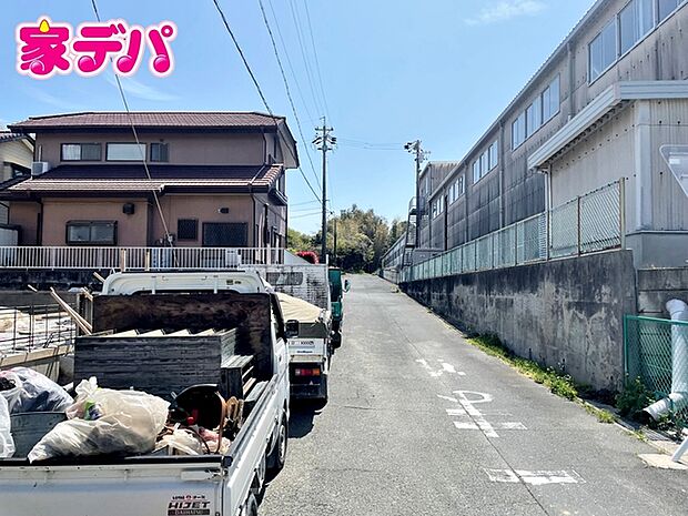 前面道路も広く車通りも少ないので、運転が苦手な方でも自分のペースで駐車ができます