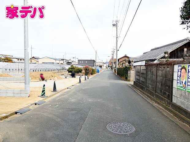 静かな住宅街で、車の出入りもスムーズです。 