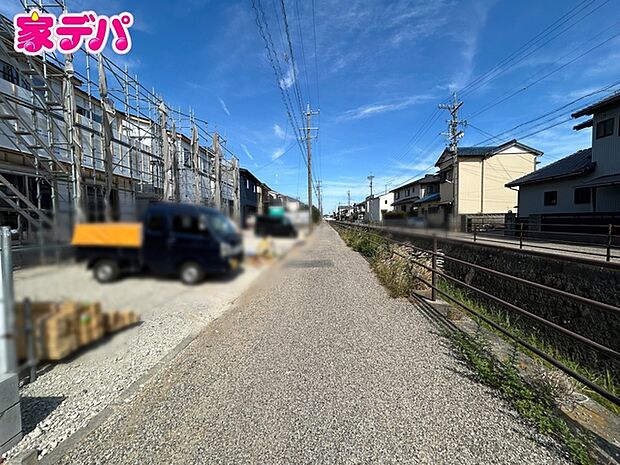 前面道路:南側約4m幅