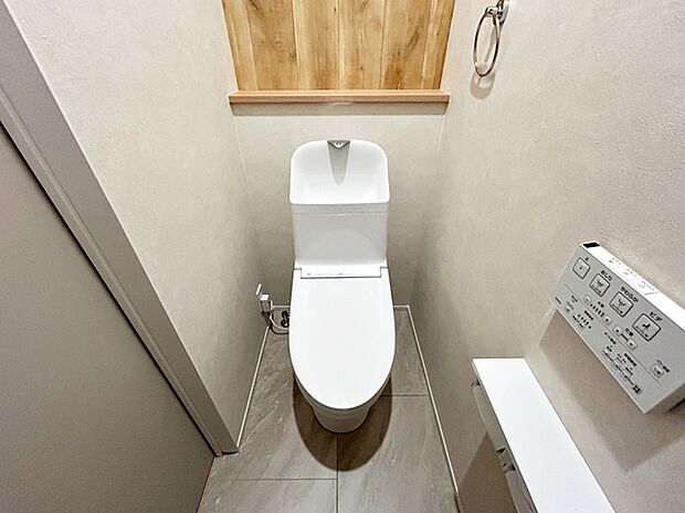 【トイレ】 トイレは各階に1つずつあるので、1階と2階を行き来する必要がありません。
