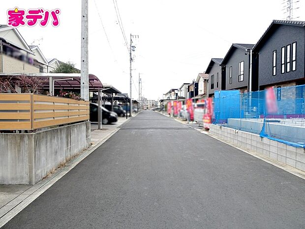 前面道路：北西側約6ｍ幅