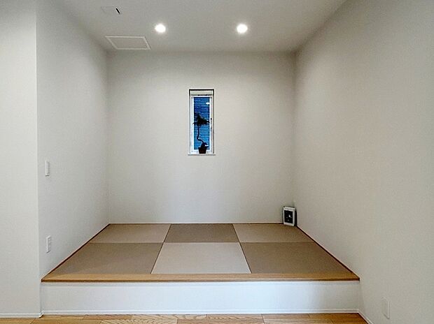 【畳コーナー】 お部屋が一体になる便利なタタミコーナー!ちょっと横になったり、ごろ寝したりできるスペースです!
