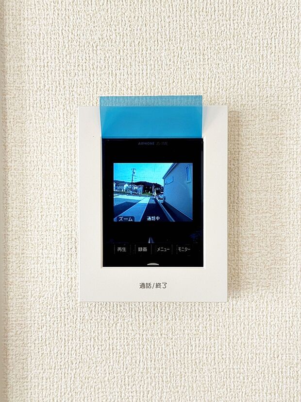 留守中の来訪者画像を自動で録画・保存できる録画機能を内蔵。防犯性に優れた安心のシステム。スッキリとしたデザインで、誰でも簡単に操作していだけます。