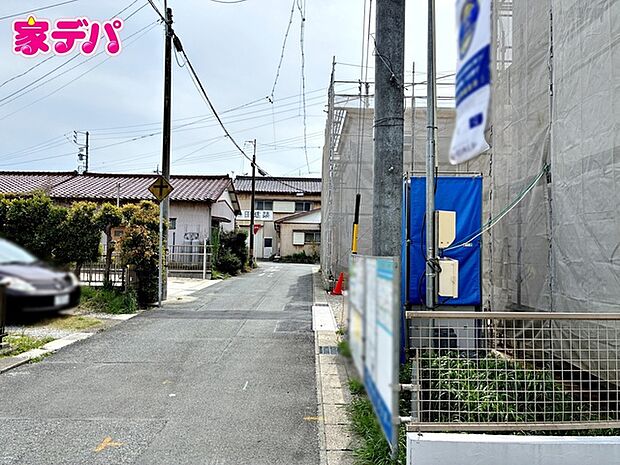 静かな住宅街で、車の出入りもスムーズです。