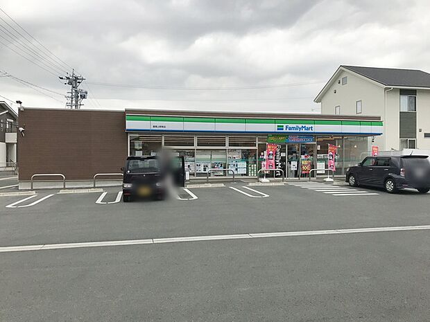 ファミリーマート豊橋上野東店(860m)