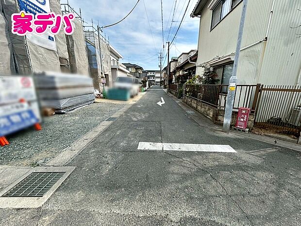 前面道路も広く車通りも少ないので、運転が苦手な方でも自分のペースで駐車ができます