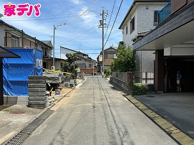 前面道路：南東側約4ｍ幅