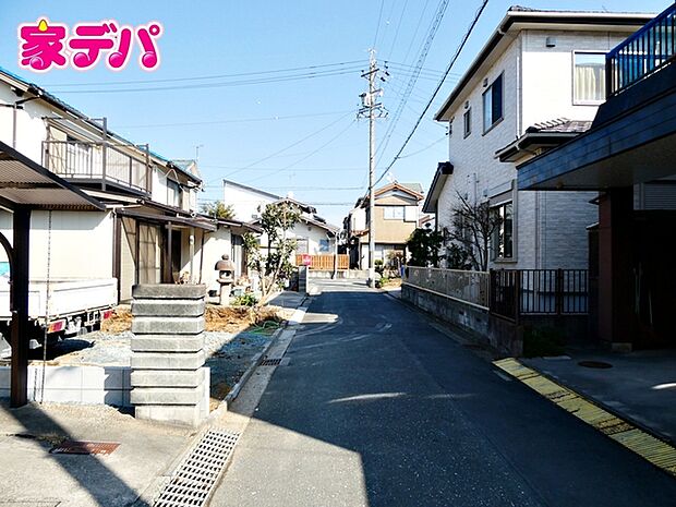 前面道路:南東側約4m幅