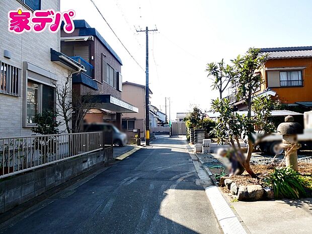 静かな住宅街で、車の出入りもスムーズです。
