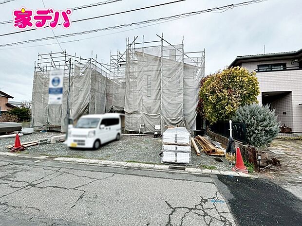 【2号棟】上棟しました!(右側) ・長期優良住宅 ・整形地 ・4LDK ・LDK18帖 ・全居室収納完備 ・ランドリールーム ・パントリー ・並列駐車場3台可